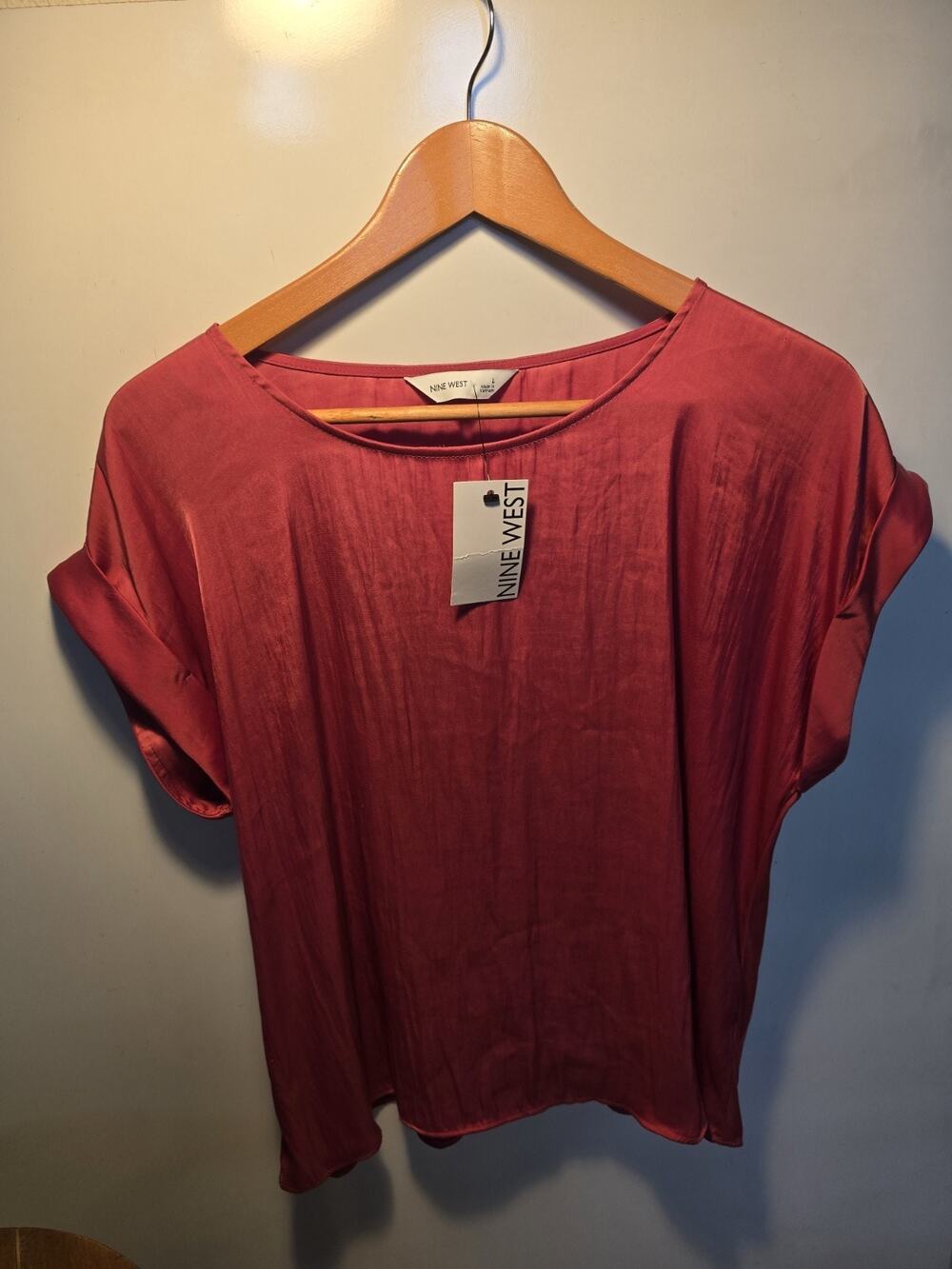 Nine West Womens Rolled cuff Sleeve Red Blouse Large elegant basic silky NWT top